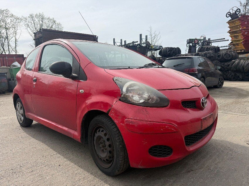 Toyota Aygo AB10 (2005-2014) Rojo - Despiece / Recambios