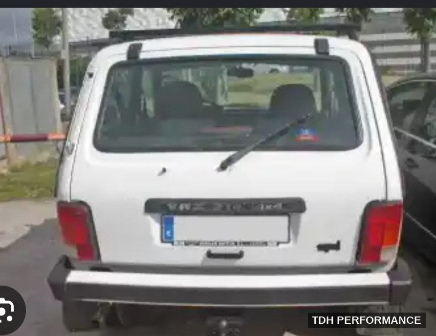 Lada Niva 4x4 despiece (portón/faros)