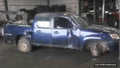 Pickup doble cabina azul para despiece