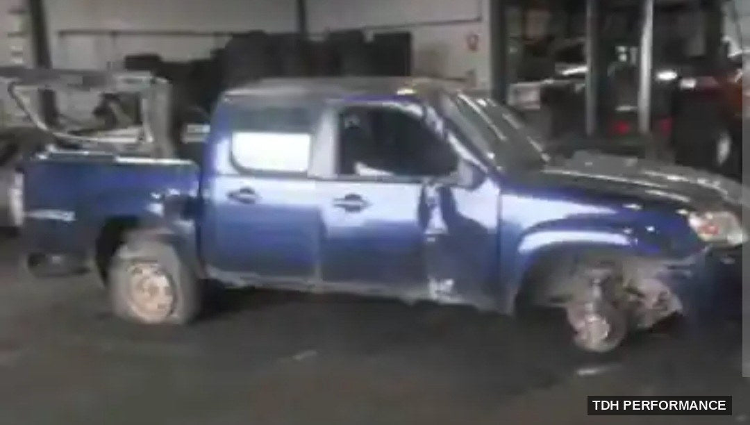 Pickup doble cabina azul para despiece
