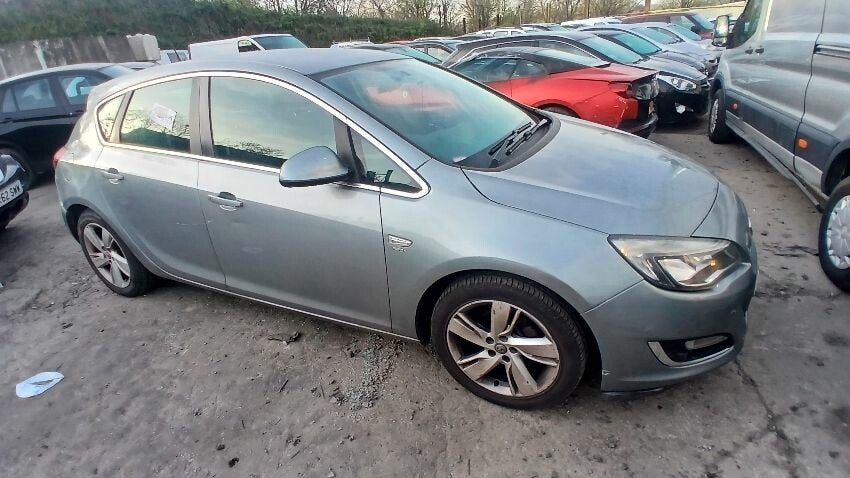 Opel Astra J (2009-2015) Berlina 5p Gris - Despiece / Recambios