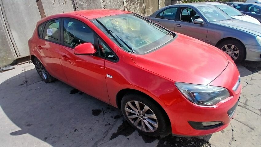 Opel Astra J (2009-2015) Rojo - Despiece / Recambios