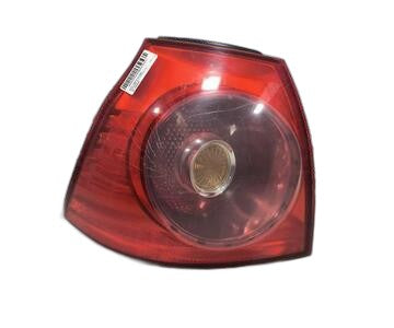 Piloto trasero izquierdo 1K6945095 de Volkswagen Golf v (1k1)