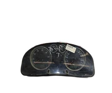 Cuadro de instrumentos 88311245 de Volkswagen Passat berlina (3b2)