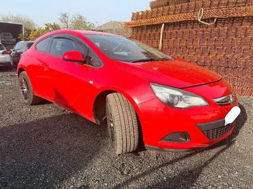 Opel Astra GTC J (2011-2018) Rojo - Despiece / Recambios Completo