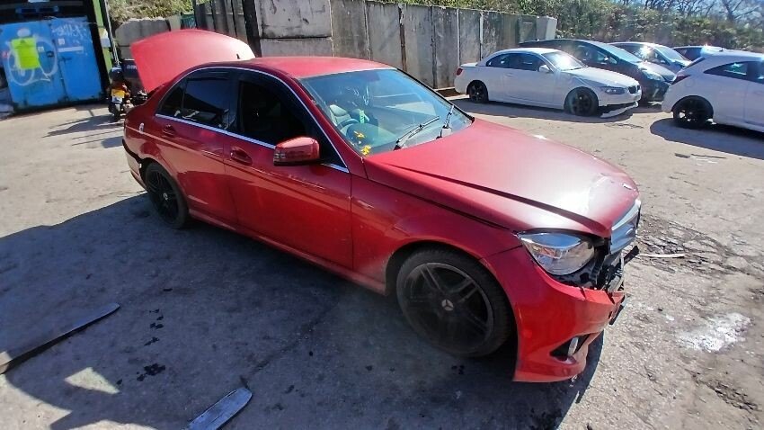 Mercedes-Benz Clase C W204 Berlina (2011-2014) Rojo - Despiece / Recambios
