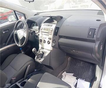 Toyota Corolla Verso 2.2 D-4D Sol 2004 - Despiece