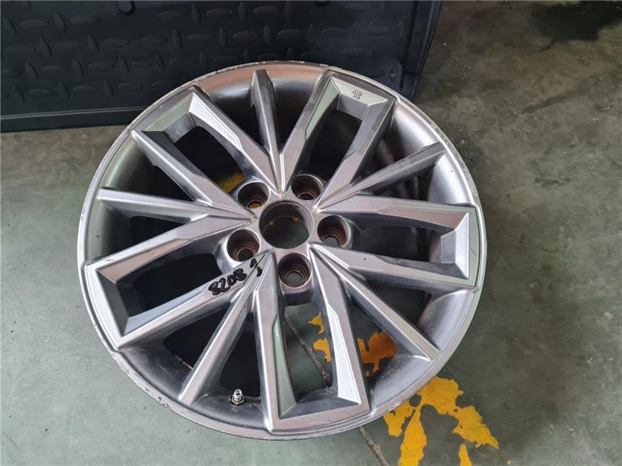 Llanta Toyota Corolla Touring Sports