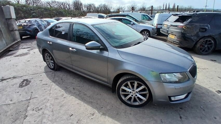 Skoda Octavia III 5E (2013-2017) Gris Plata - Despiece / Recambios