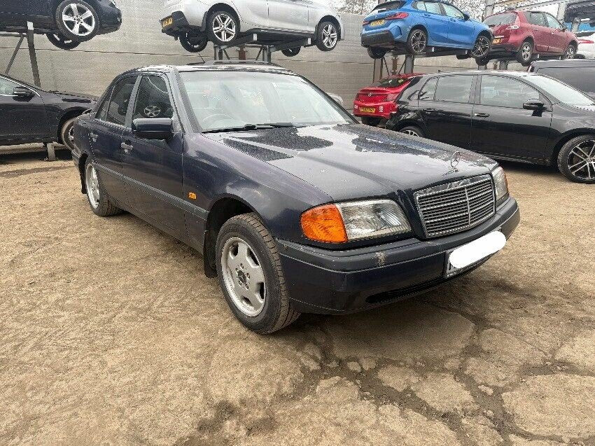 Mercedes-Benz Clase C W202 (1993-2000) Azul Oscuro - Despiece / Recambios