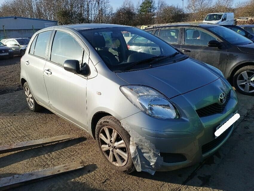 Toyota Yaris XP90 (2005-2011) 5p Gris Plata - Despiece / Recambios