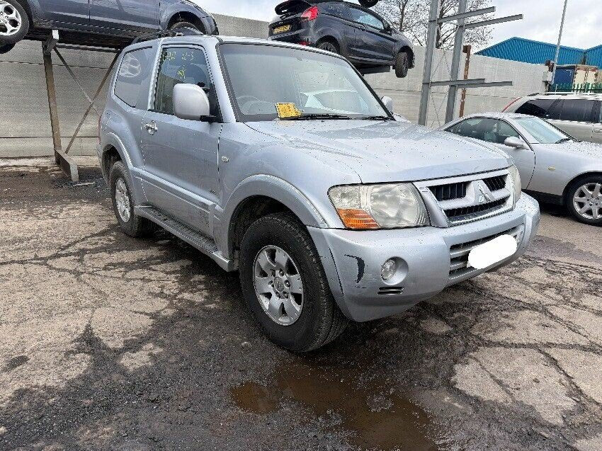 Mitsubishi Montero Pajero V60 (1999-2006) 3p Plata - Despiece / Recambios
