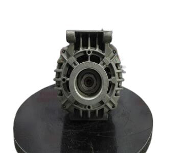 Alternador 8G9B033 de Renault Laguna (b56)