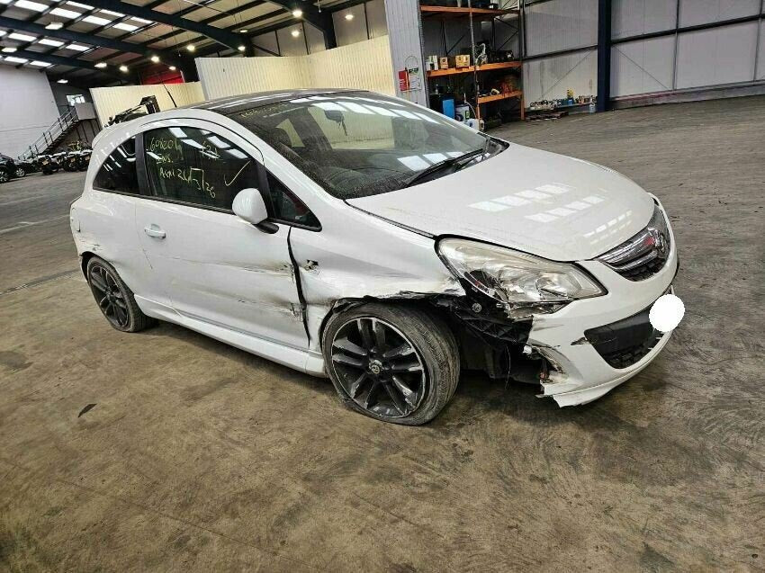 Opel Corsa D (2011-2014) 3 Puertas Blanco - Despiece / Recambios Usados