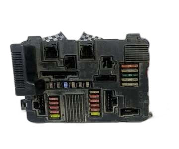 Caja fusibles 8200140984am de Renault Scenic ii (jm)