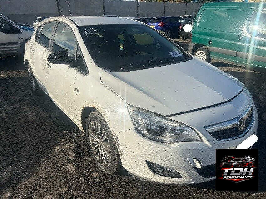 Despiece / Recambios Vauxhall Opel Astra J Hatchback 2009-2015 Blanco