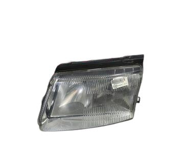 Faro izquierdo 14742500 de Volkswagen Passat berlina (3b2)