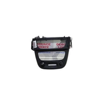 Moldura puerta delantera derecha 682600003R de Renault Megane iii coupe-cabrio