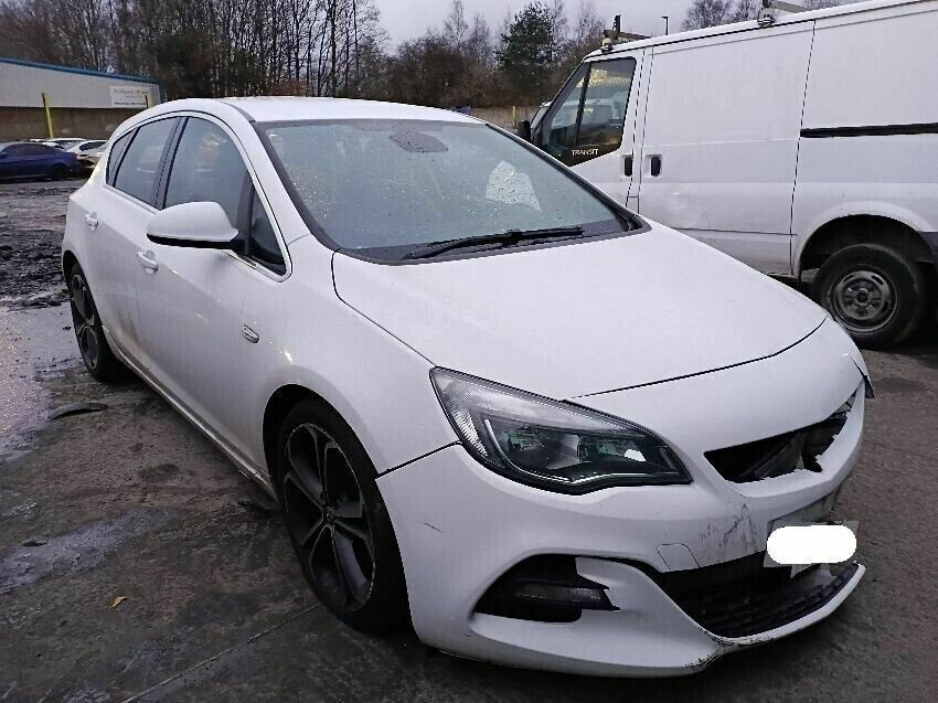 Opel Astra J (2009-2015) Blanco Hatchback - Despiece / Recambios