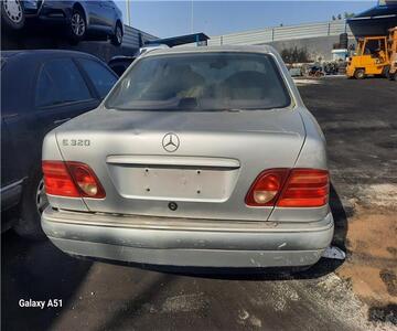Mercedes-Benz Clase E Berlina 1995 - Despiece