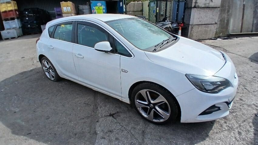 Opel Vauxhall Astra J (2009-2015) Blanco - Despiece y Recambios