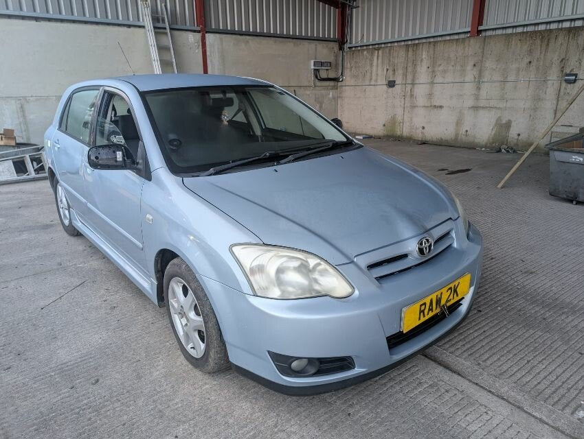 Toyota Corolla E120 (2002-2007) Hatchback Azul - Despiece / Recambios