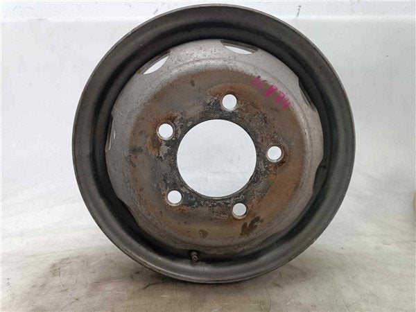 Llanta Nissan Trade Ref. 188194