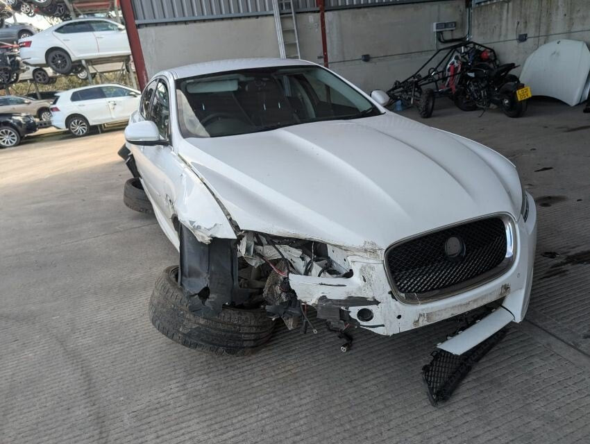 Jaguar XE X760 (2015-2019) Blanco - Despiece y Recambios
