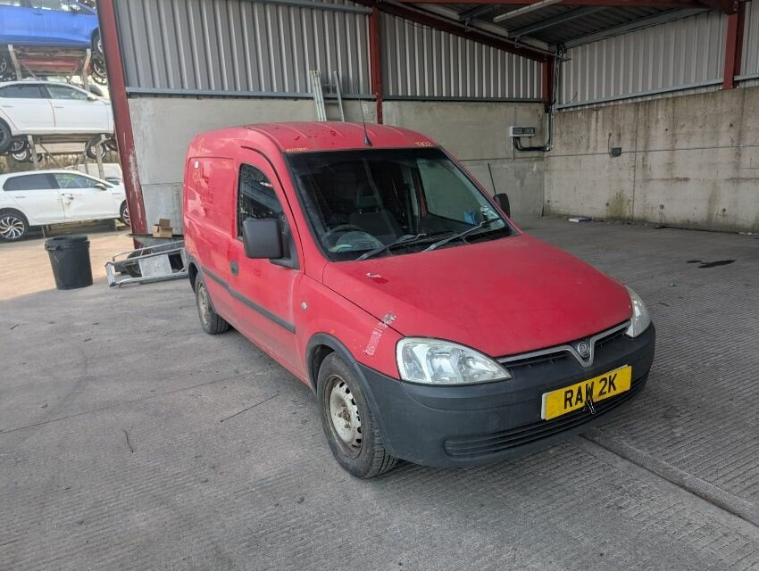 Opel Combo C (2001-2011) Rojo - Despiece / Recambios Furgoneta