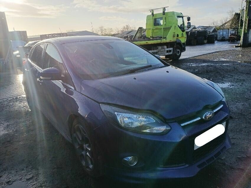 Ford Focus MK3 (2011-2014) Azul Oscuro Hatchback - Despiece / Recambios