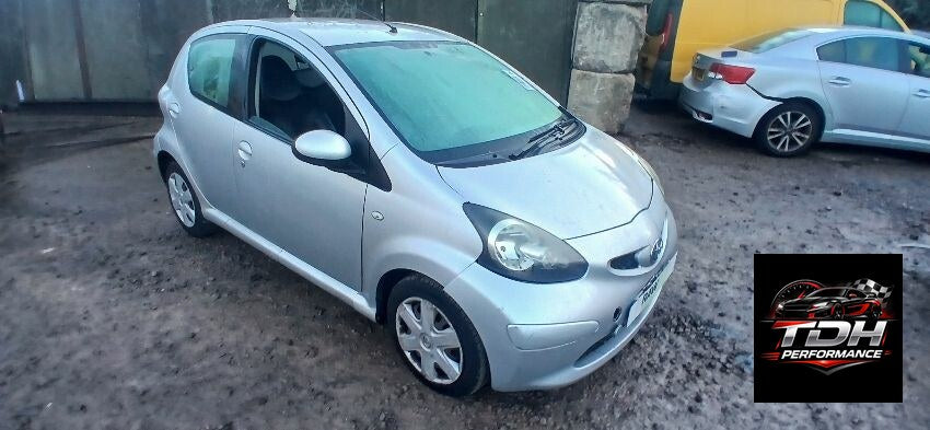 Toyota Aygo AB10 2005-2014 Plateado Hatchback - Despiece / Recambios