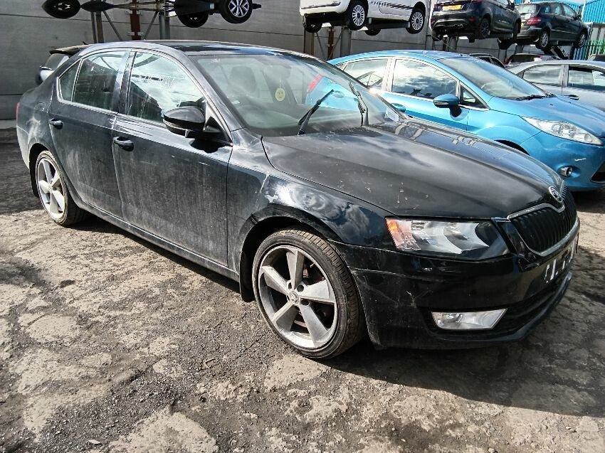 Skoda Octavia III 5E (2013-2020) Berlina Negro - Despiece / Recambios
